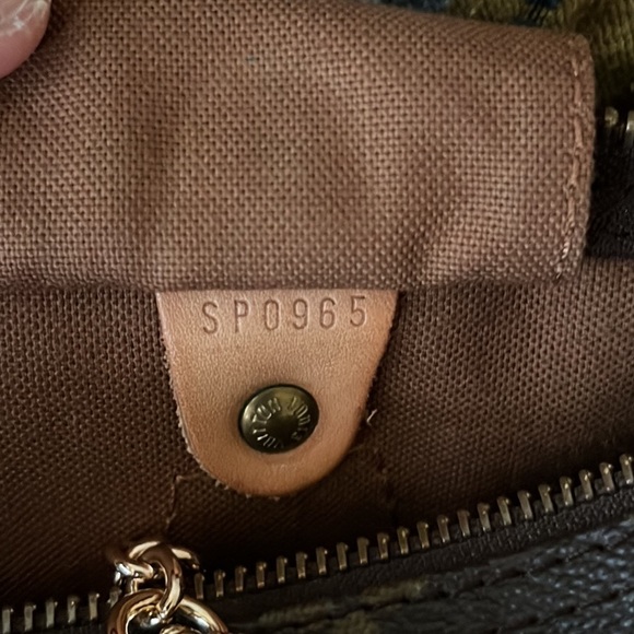 Authentic Louis Vuitton Monogram canvas Speedy 30 - Picture 5 of 14